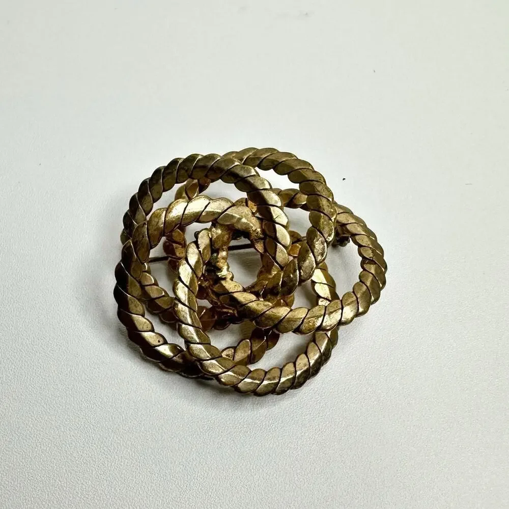 Vintage Gold Knot Brooch Interwoven Circle Pin Timeless Knot Design Jewelry